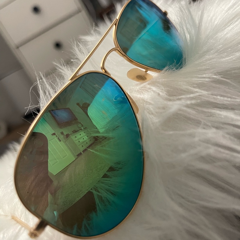 Aviator Sunglasses with Gold Frame and Green Lenses